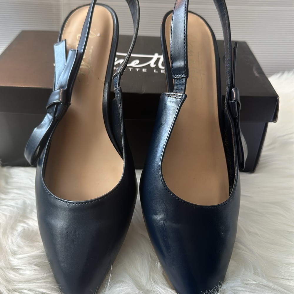 Women’s size 10 but fits 9.5 blue sling backs.